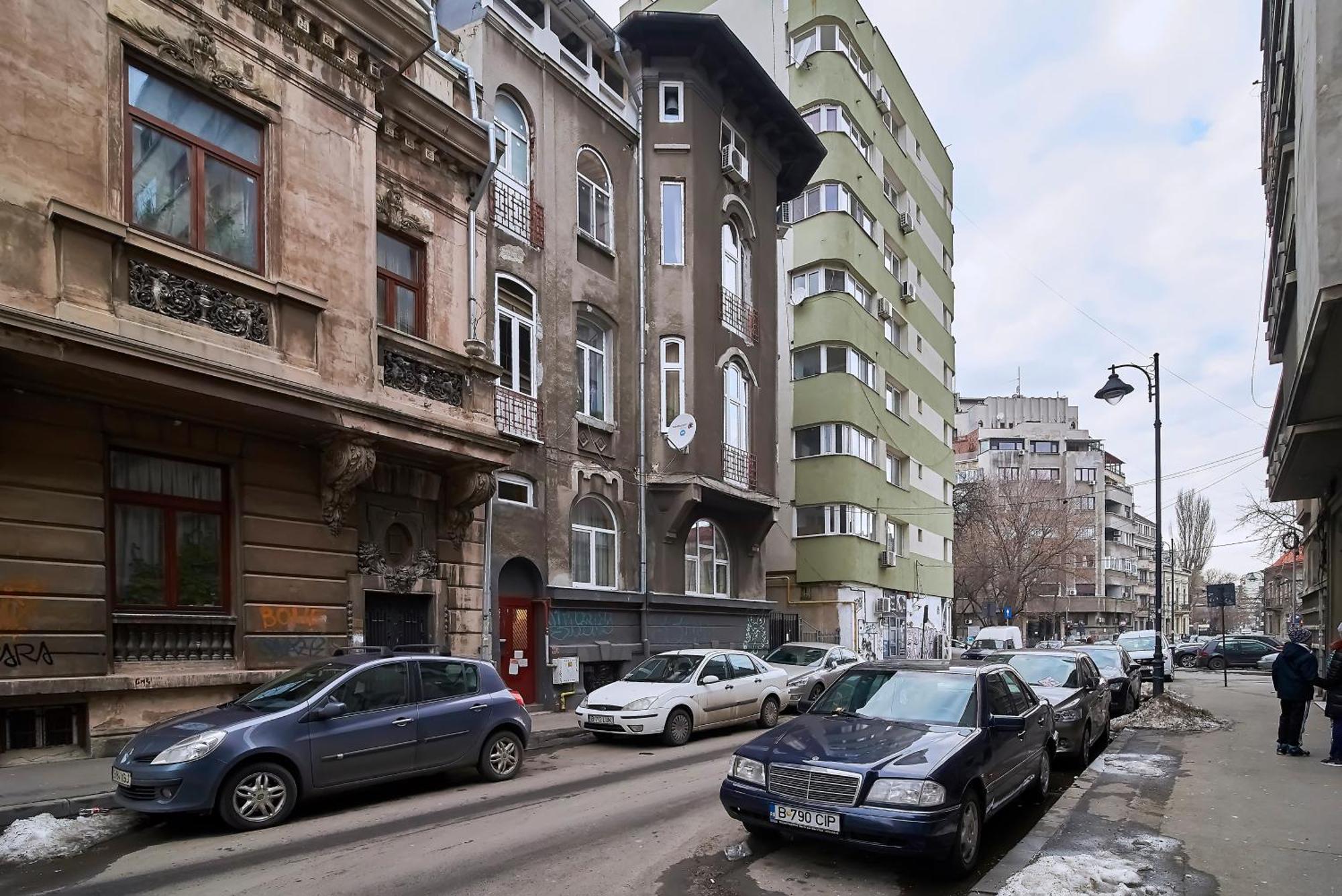 Downtown Home With Terrace By Urbanesq Bukarest Exteriör bild